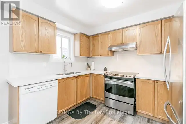 345 FERNDALE DRIVE S Barrie (Ardagh), Ontario in Long Term Rentals in Barrie - Image 5