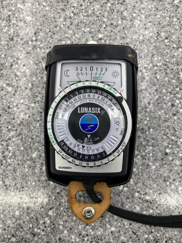 Gossen Lunasix F Lightmeter in Cameras & Camcorders in City of Toronto - Image 2