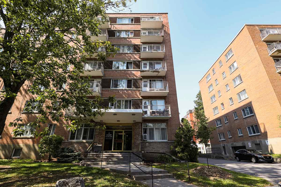 Benny Crescent Apartments - 1 Bdrm - 2400, 2420, 2444, 2460, 248 dans Locations longue durée  à Ville de Montréal