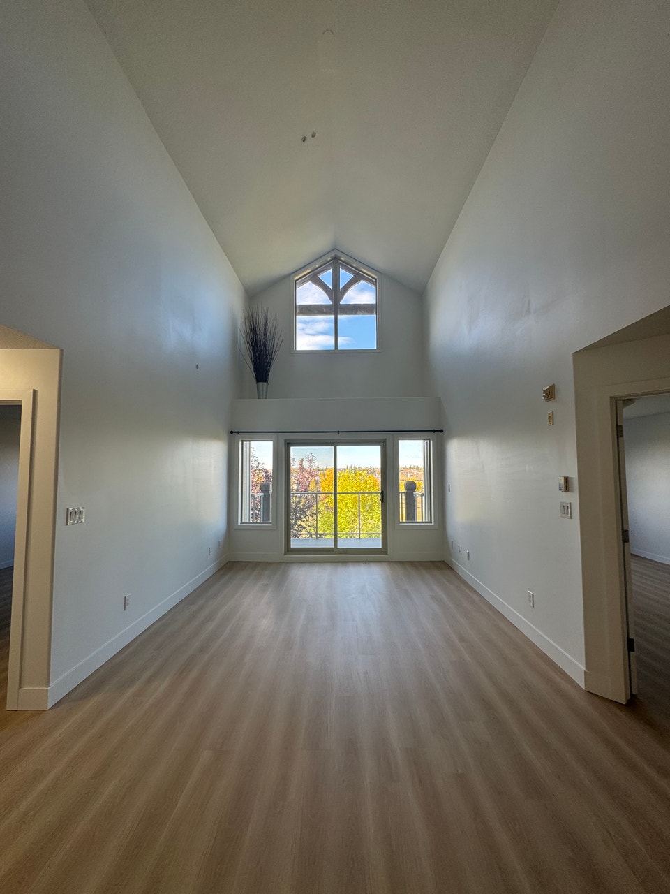 Modern 2 Bed, 2 Bath Condo with 2 Heated Underground Parking Sta 2