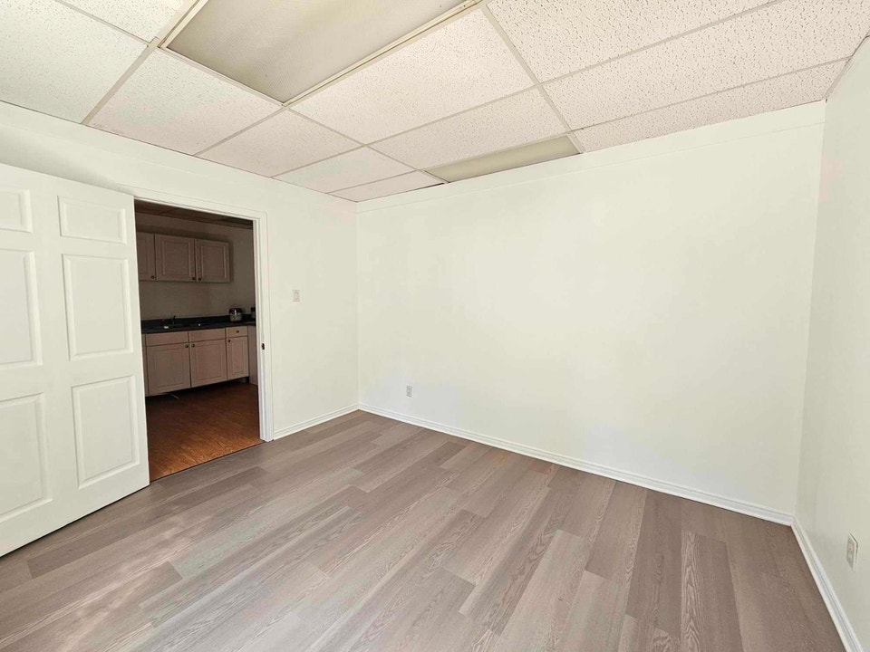 All Inclusive 1-Bed+Den Second Floor Apartment Downtown Pembroke 4