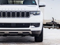 The Jeep Wagoneer Series delivers luxury, space, and capability in one confident full-size SUV. Tech... (image 3)