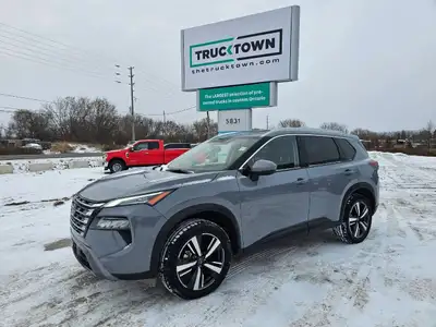 Seize the opportunity to command this exceptional 2024 NISSAN ROGUE SL AWD, boasting premium feature...