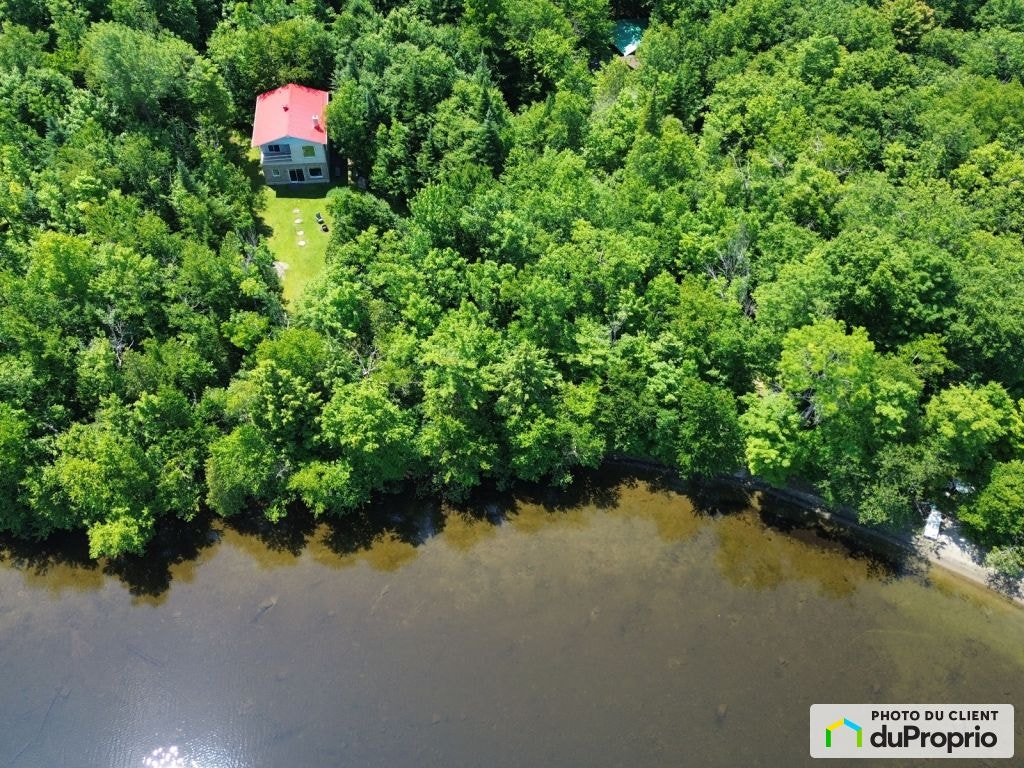 $599,500 - Cottage for sale in Stratford — photo 1
