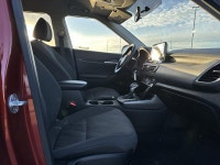 Heated Seats, Apple CarPlay, Android Auto, Blind Spot Detection, Proximity Key! "Stratford Kia Used... (image 8)