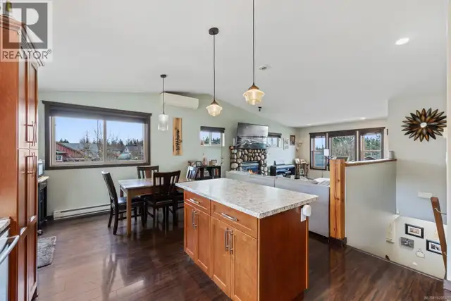 2735 Rydal Ave Cumberland, British Columbia in Houses for Sale in Comox / Courtenay / Cumberland - Image 9