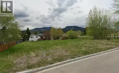 Build your dream home in the heart of Crowsnest Pass. 8602 24 Ave is a fully serviced lot (to the pr...