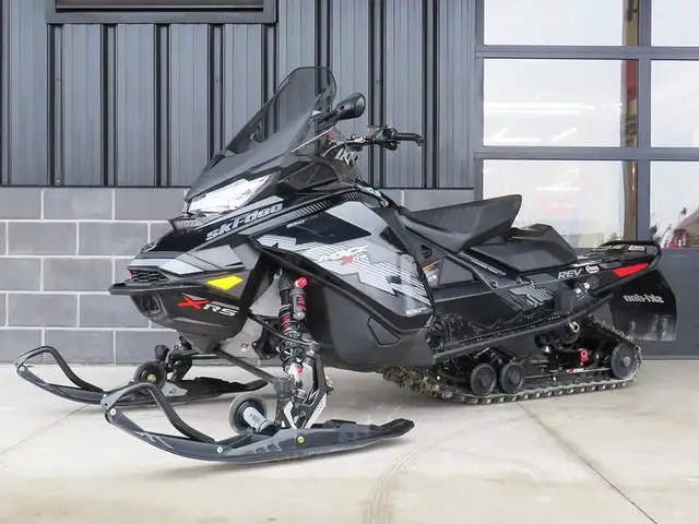 MXZ X-RS Rotax 850 E-TEC Black in Snowmobiles in Cambridge - Image 9