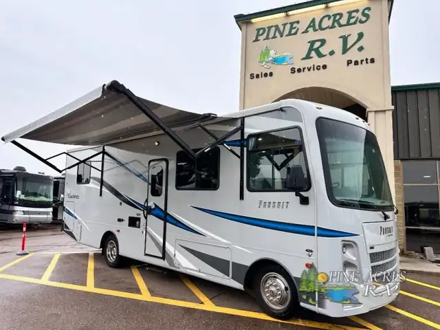 2022 Coachmen RV Pursuit 29XPS Front Bunk 11 Miles in RVs & Motorhomes in Moncton - Image 4