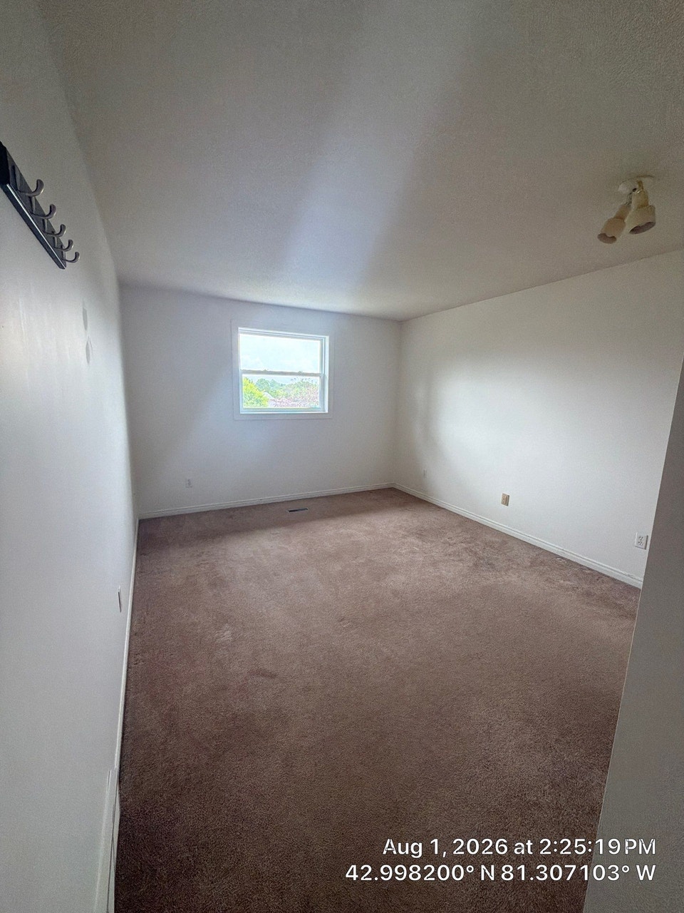 For Rent – 3 Bedroom Townhome in North London 4