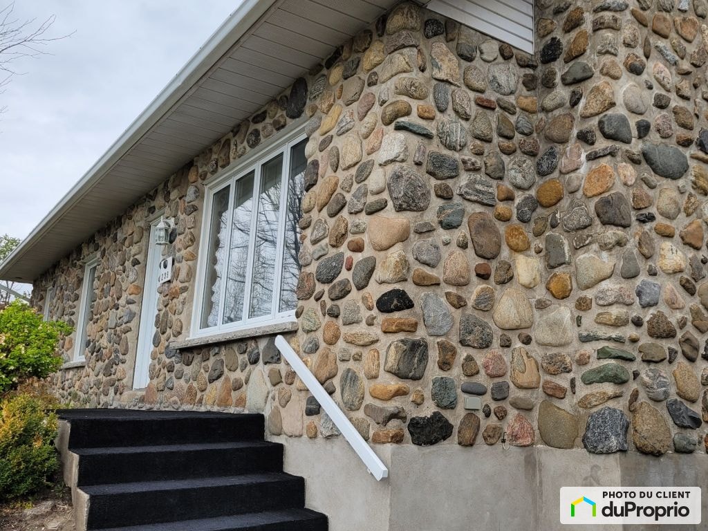 $424,900 - Bungalow for sale in Sorel-Tracy — photo 1