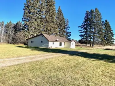 R36//Onanole/Located just on the quiet outskirts of town, this sprawling 15-acre property represents...