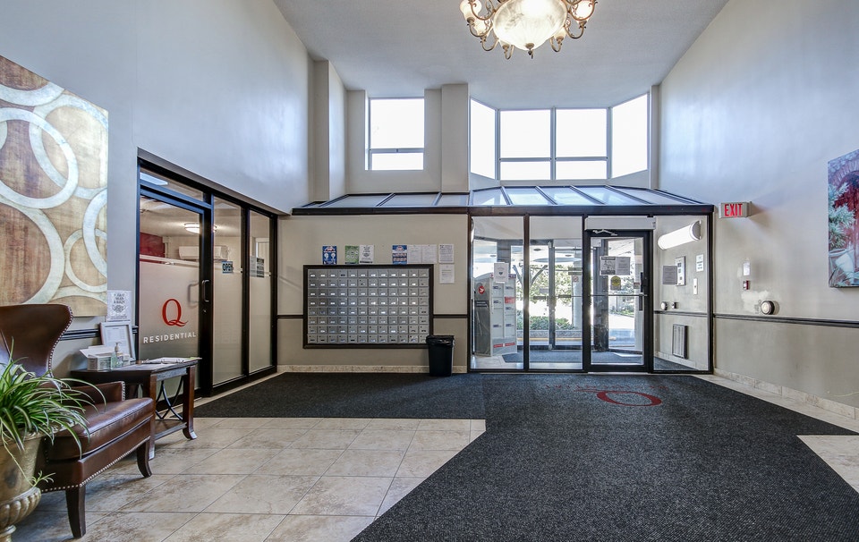 76 Roehampton Ave -   2 bedroom Apartment Available! 5