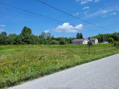 Vacant Lot – Mindemoya Centrally located level lot in the heart of Mindemoya. Walking distance to th...