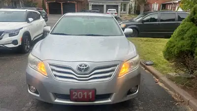 2011 TOYOTA CAMRY XLE, 4 DOOR SEDAN, AUTO TOP OF THE LINE, CLEAN CARFAX, 2 PREVIOUS OWNERS, VERY WEL...