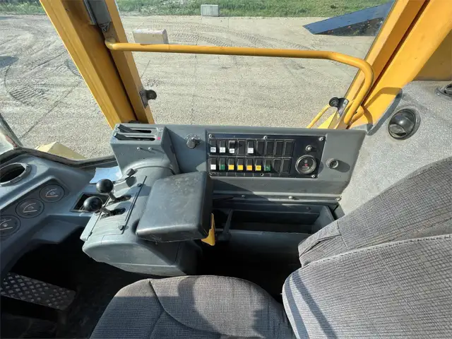 1998 VOLVO L150C in Heavy Equipment in Ottawa - Image 10