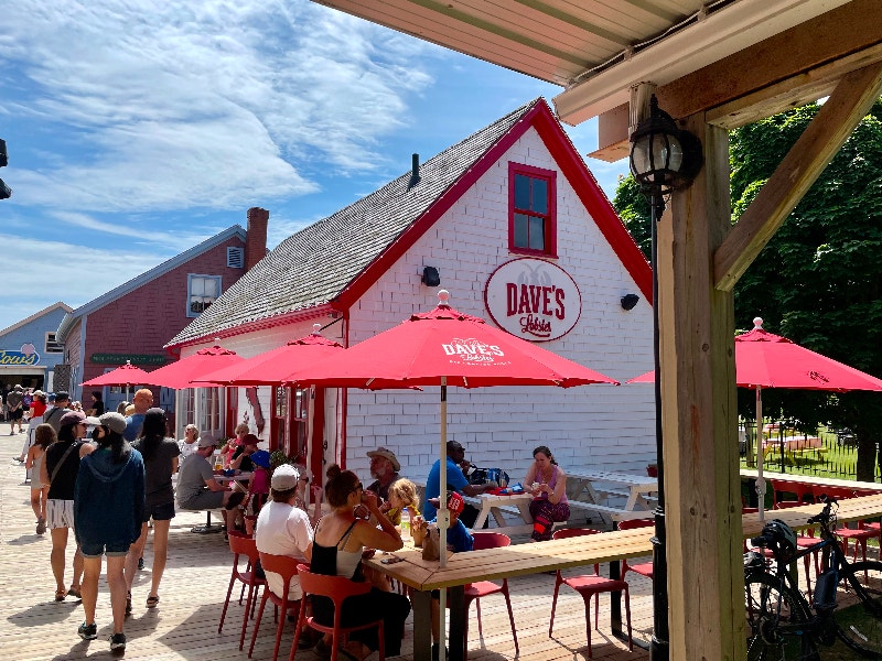 Servers wanted, now to end of Oct, 15/hr plus 10+/hr in tips Bar