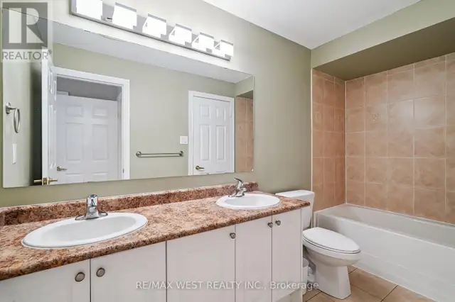 10 LORING DOOLITTLE COURT Aurora (Aurora Village), Ontario63005669486851124