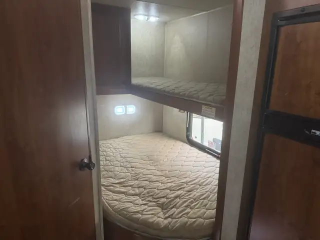 2013 Heartland TRAIL RUNNER 28 BHK in Travel Trailers & Campers in St. Albert - Image 18