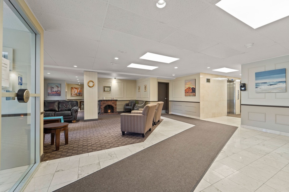 Leamington Towers Apartments - 1 Bedroom, 1 Bath A Apartment for 3