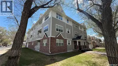 The Deveraux is a unique 2012 built condo complex, just steps from the General Hospital, high school...