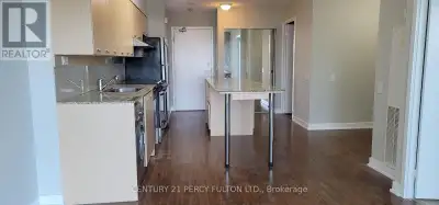 A Luxury 1 Bedroom + Den Condo Is In A Prime North York, Leslie/Sheppard Area. Modern Kitchen With G...