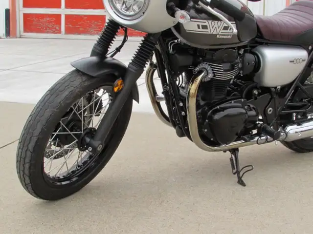 2020 Kawasaki W800 Cafe in Sport Bikes in Leamington - Image 24