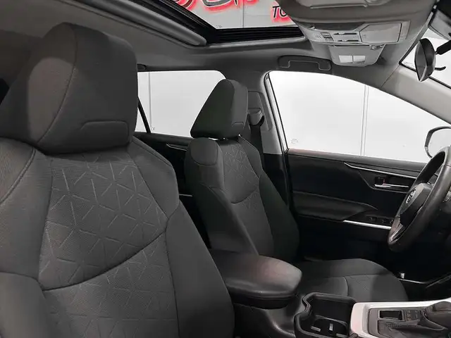 2022 Toyota RAV4 XLE AWD - TOIT OUVRANT - VOLANT CHAUFFANT - MAG in Cars & Trucks in Québec City - Image 31