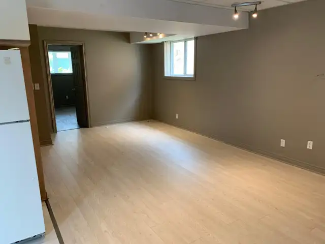 2 Bedroom Lower Unit All Inclusive w/ AC, laundry,1 parking spot in Long Term Rentals in Windsor Region - Image 9