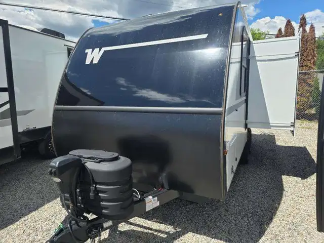 2026 Winnebago Micro Minnie 2108DS in Travel Trailers & Campers in Penticton - Image 4