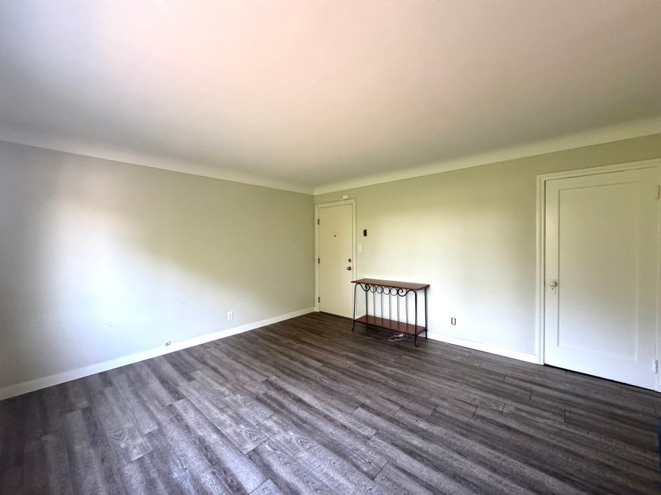 Renovated 1 Bedroom 1 Bathroom Apartment! 3
