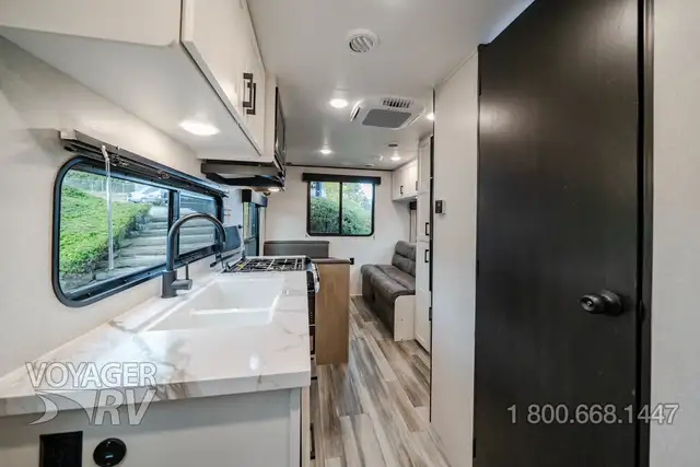 2026 Jayco Jay Flight SLX 210QBW in Travel Trailers & Campers in Kelowna - Image 6