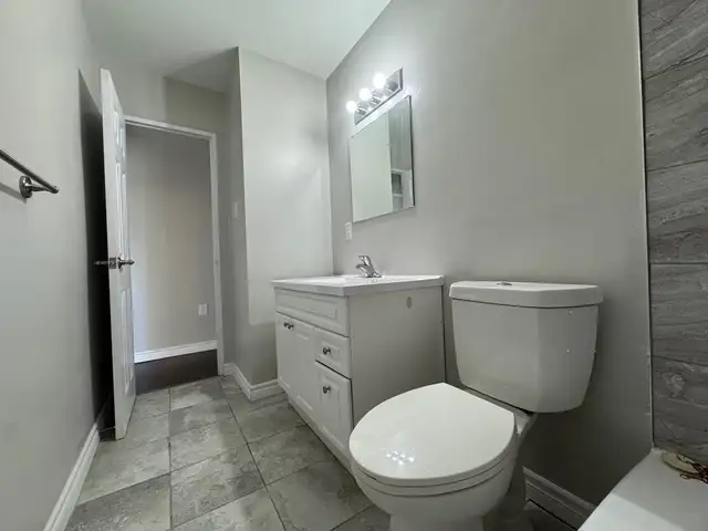 Updated 1 Bedroom & 1 Bathroom Apartment! in Long Term Rentals in Sarnia - Image 13