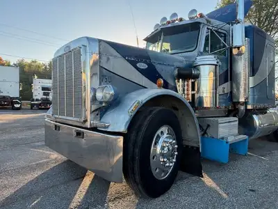1986 Peterbilt 359, Cummins, 400HP, 15 Speed, Front Axle 12,000 lbs, Rear Axle 40,000 lbs, Arride. .