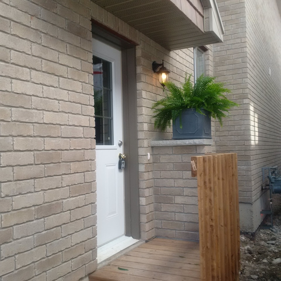 Newer 2 bedroom Executive Suite Apartment Available 2