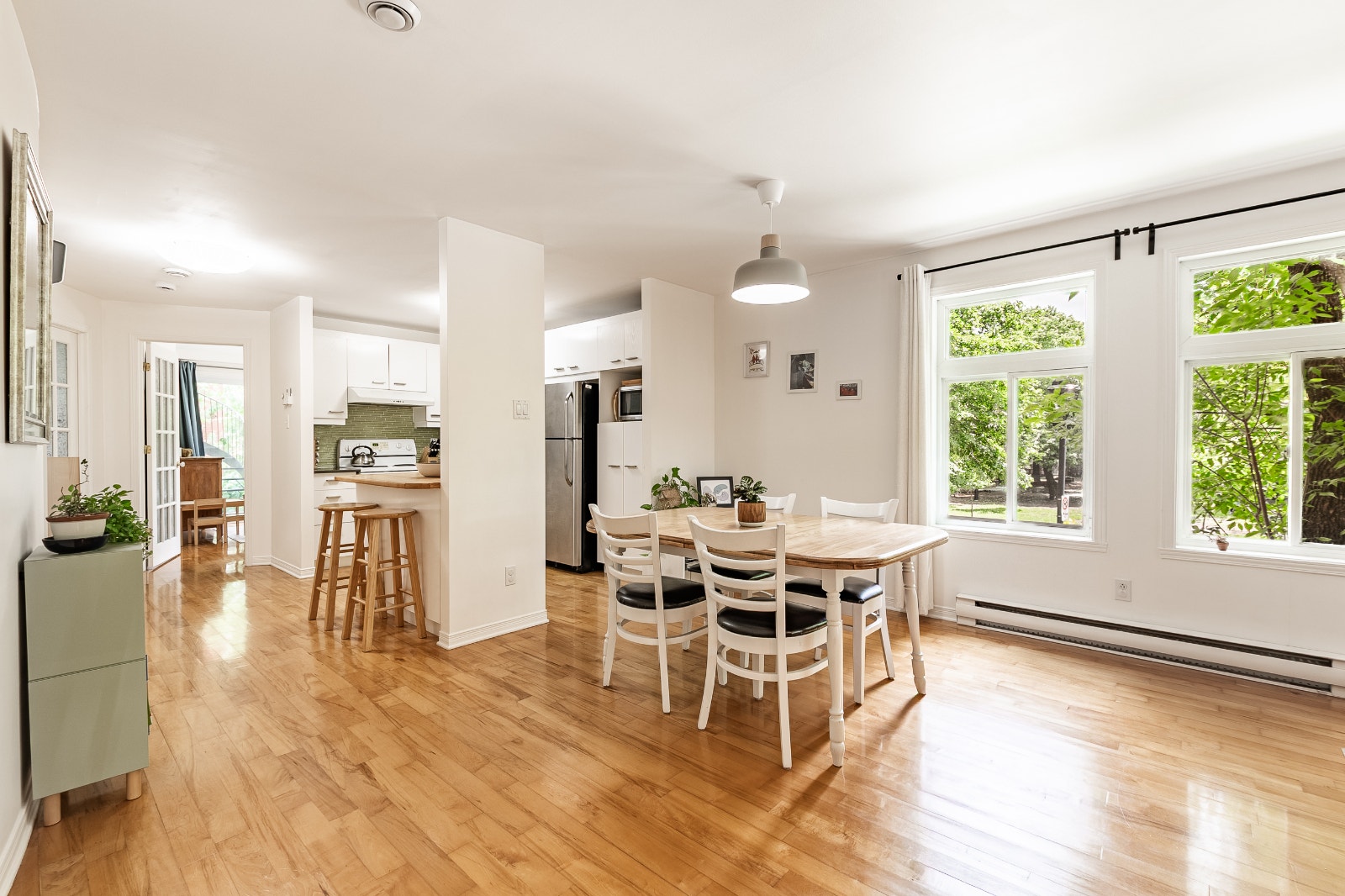 Superbe condo baigné de lumière au cœur du Plateau Mont-Royal — photo 2