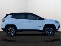 This 2026 JEEP COMPASS TRAILHAWK 4X4 has the following options Prem Cloth/Leather Trim Bucket Seats,... (image 5)
