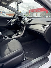 Auto Global - Montréal 2015 Hyundai Elantra JAMAIS ACCIDENTÉE Sieges Chauffants Air Climatisée, Mags... (image 8)