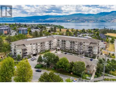 This bright corner unit features 2 bedrooms and 2 bathrooms and is located on the 4th floor, facing...