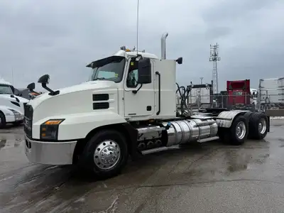 Heavy-spec day cab equipped with a 2-way wetline and full lockers. Powered by a Mack MP8 producing 5...