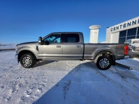// EXCELLENT CONDITION! // Meet the 2022 Ford Super Duty F-350 SRW Lariat, now offered at Centennial... (image 7)