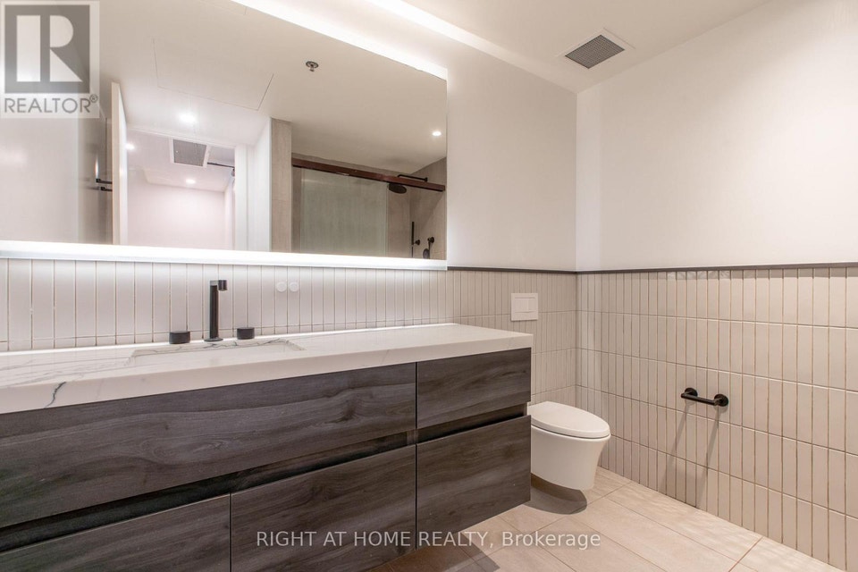 301 - 778 QUEEN STREET E Toronto (South Riverdale), Ontario 5