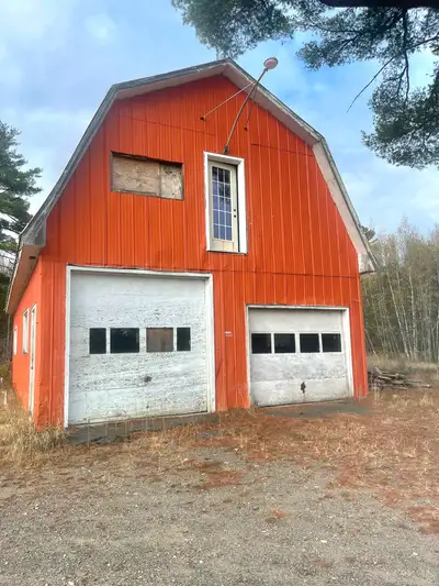 Garage for Rent – Just 10 Minutes from Fredericton!