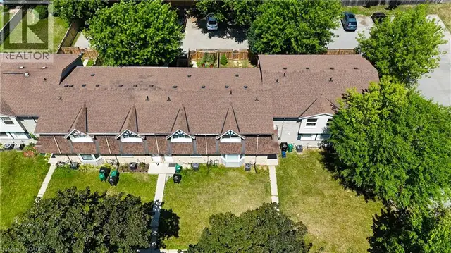 136 JANSEN Avenue Kitchener, Ontario in Long Term Rentals in Kitchener / Waterloo - Image 5