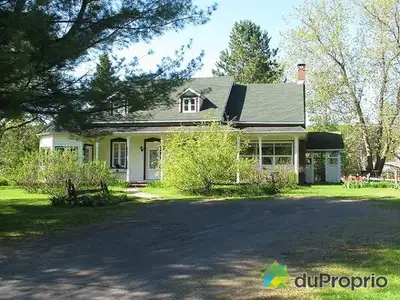 Magnifique cottage ancestral datant de 1886, rénové et entretenu avec soin. Maison idéale pour recev...