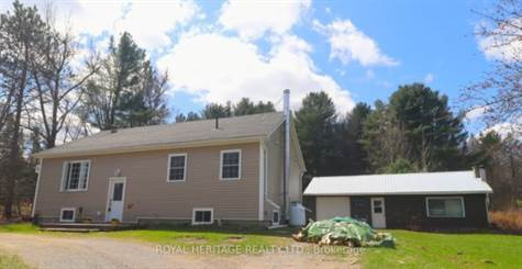 1025 Dewey St in Houses for Sale in Muskoka - Image 2