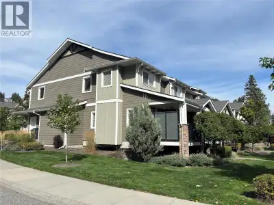 3 Bedroom 2 bath 1456 square foot townhouse in desirable area. Quality finishing throughout. 5 minut...
