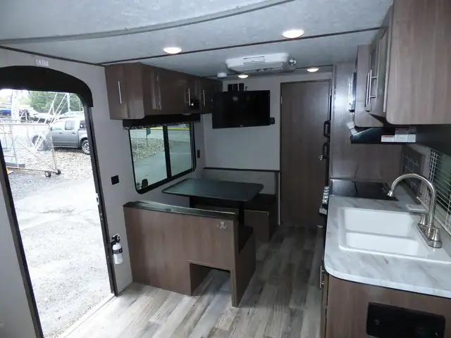 2019 KEYSTONE RV HIDEOUT 19LHSWE (FINANCING AVAILABLE) in Travel Trailers & Campers in Kelowna - Image 6