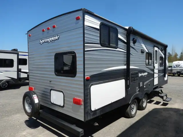 2017 KEYSTONE RV SPRINGDALE 240BHWE (FINANCING AVAILABLE) in Travel Trailers & Campers in Kelowna - Image 4