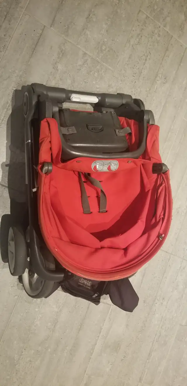 Stokke Scoot Stroller Versatile and stylish stroller Red colour in Strollers, Carriers & Car Seats in City of Toronto - Image 10